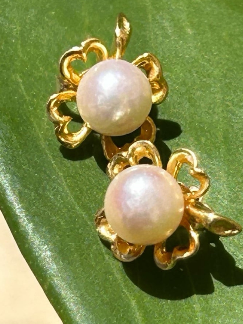 Vintage 14k yellow gold 5mm Akoya pearl flower stud posted earrings not scrap